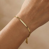 elysian-dames-armband-goud-ELYBW0902-hand