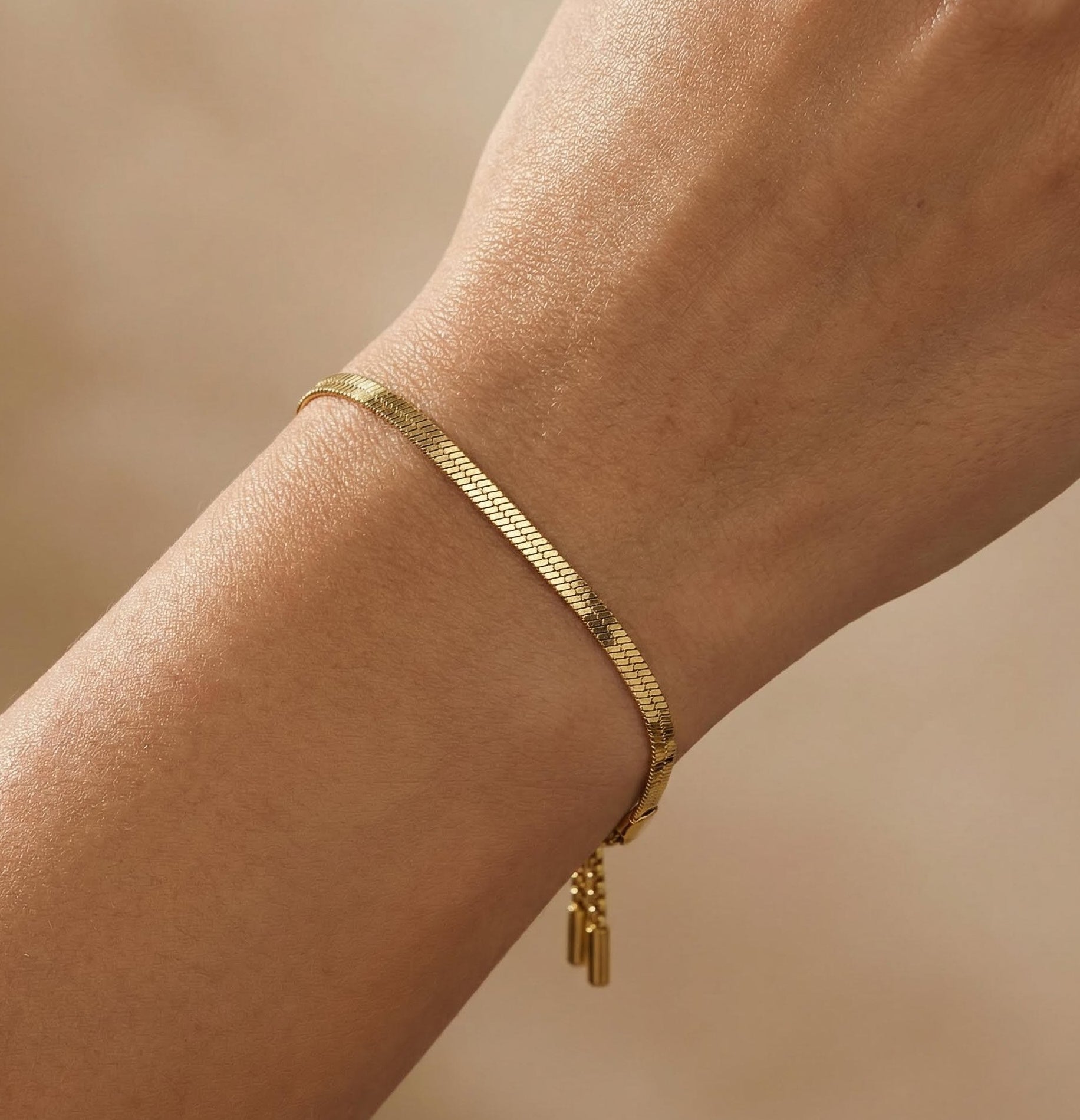 elysian-dames-armband-goud-ELYBW0902-hand