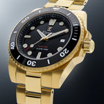 elysian-gouden-heren-horloge-42mm-zwart-plaat-goud-schakelband-horlogeband-ELYWM10142-macro