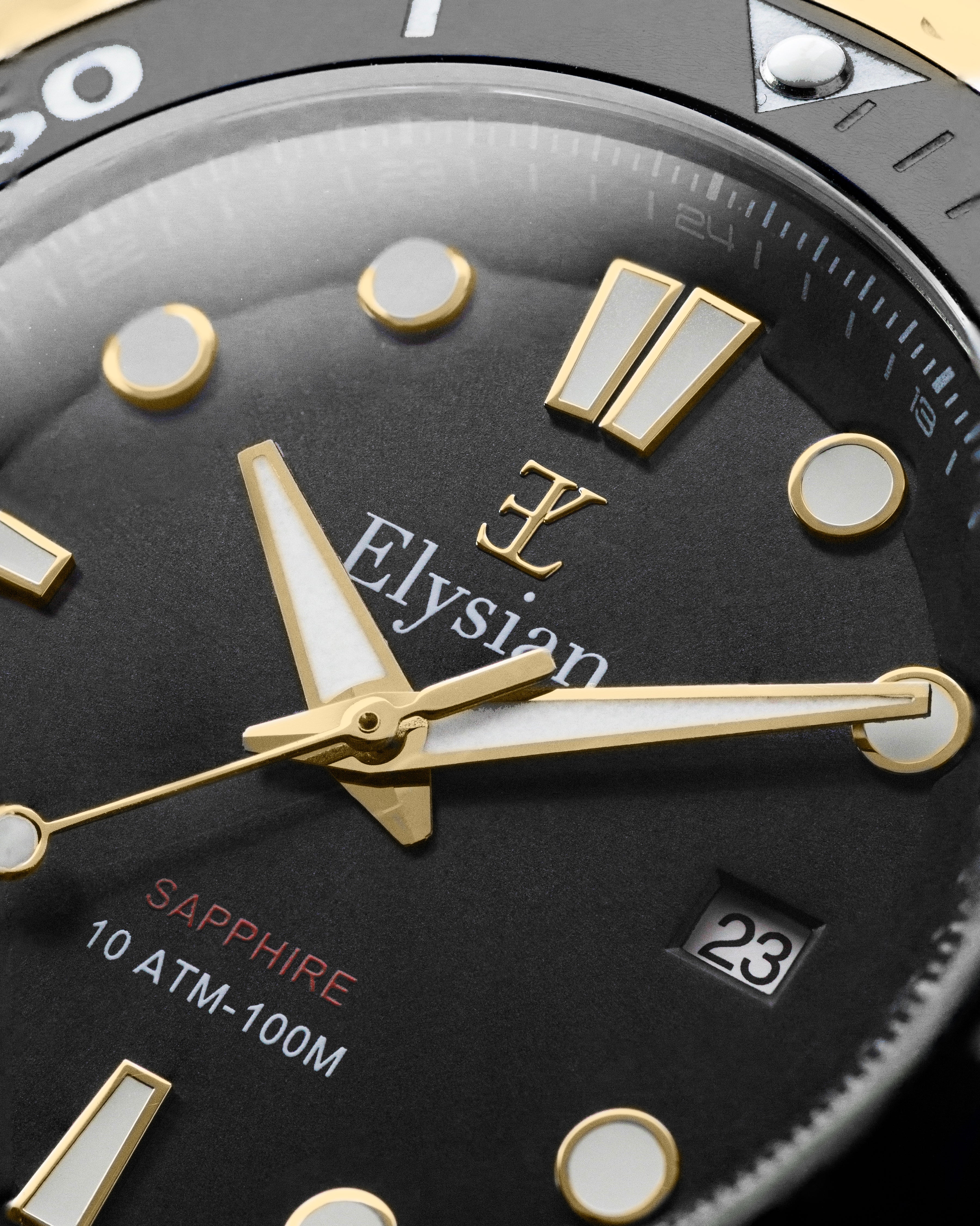 elysian-gouden-heren-horloge-42mm-zwart-plaat-goud-schakelband-horlogeband-ELYWM10142-macro_dial