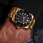 elysian-gouden-heren-horloge-42mm-zwart-plaat-goud-schakelband-horlogeband-ELYWM10142-wrist3