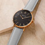 elysian-rose-gouden-dames-horloge-zwart-plaat-grijs-klassiek-leder-horlogeband-ELY01120-detail