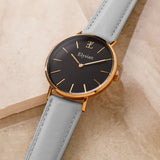elysian-rose-gouden-dames-horloge-zwart-plaat-grijs-klassiek-leder-horlogeband-ELY01120-detail