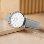 elysian-zilveren-dames-horloge-wit-plaat-grijs-klassiek-leder-horlogeband-ELY02210-detail