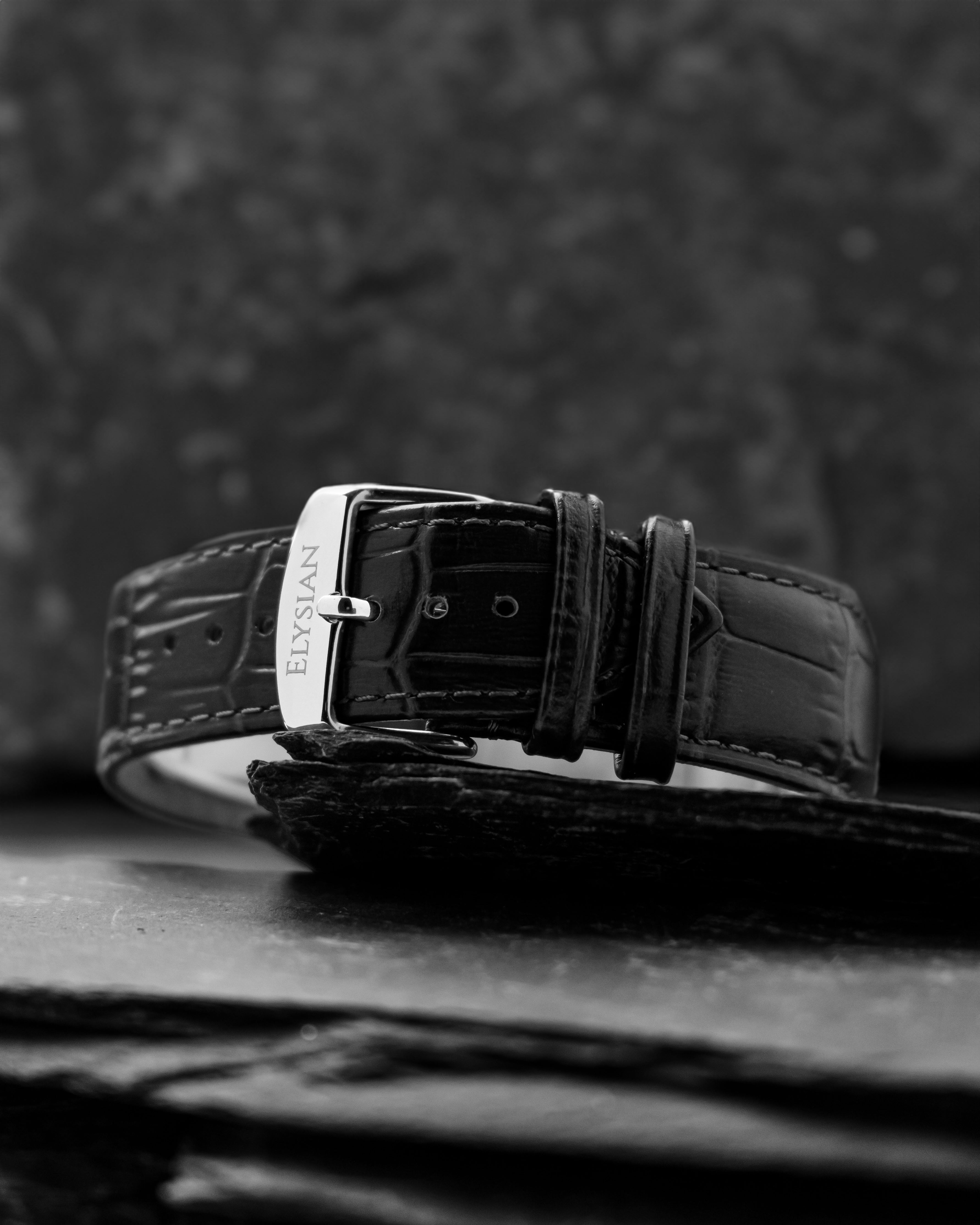elysian-zilveren-dames-horloge-wit-plaat-zwart-croco-leder-horlogeband-ELYWW02230-scene2