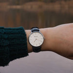 elysian-zilveren-dames-horloge-wit-plaat-zwart-klassiek-leder-horlogeband-ELY02200-extra1