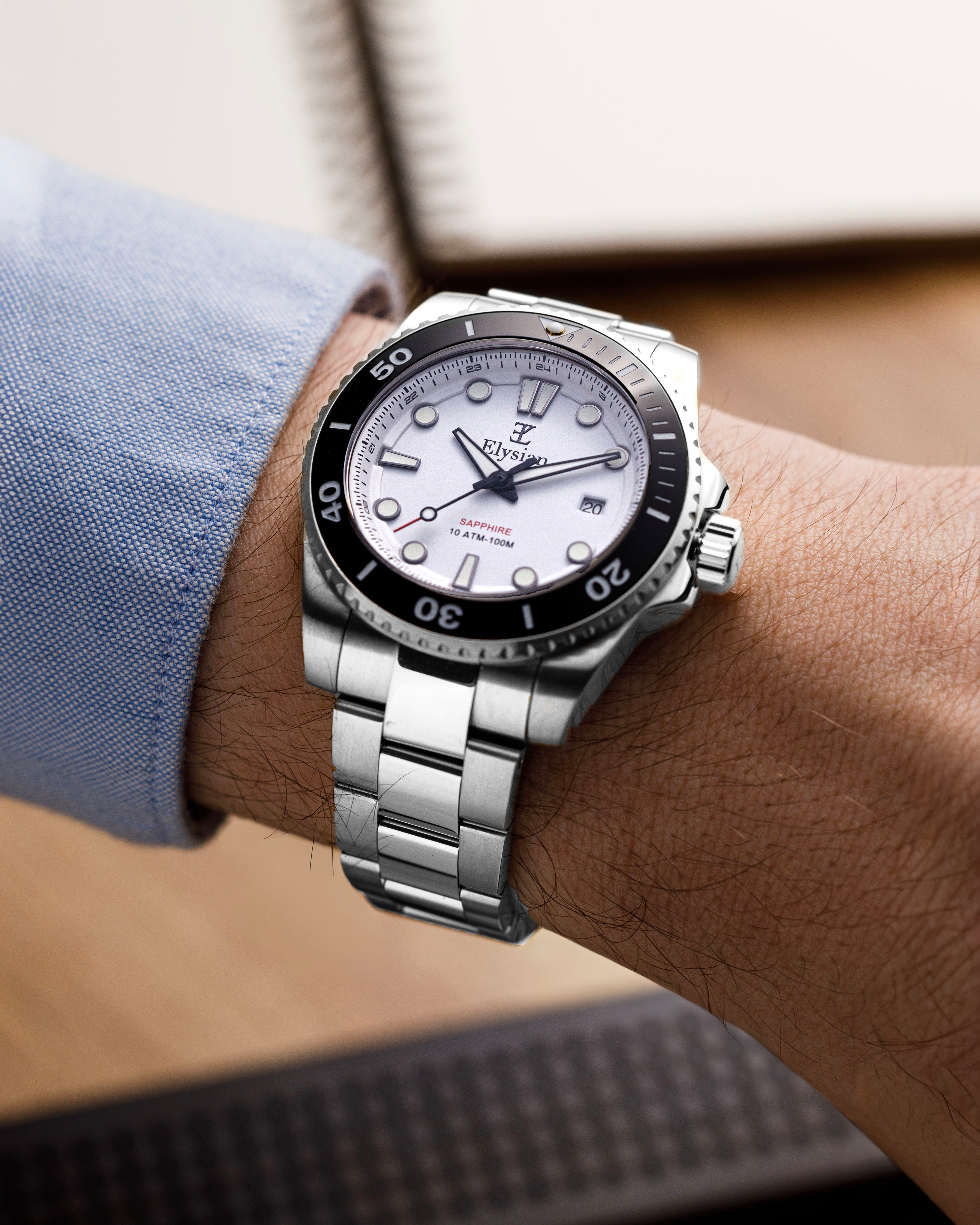 elysian-zilveren-heren-horloge-42mm-wit-plaat-zilver-schakelband-horlogeband-ELYWM11241-wrist