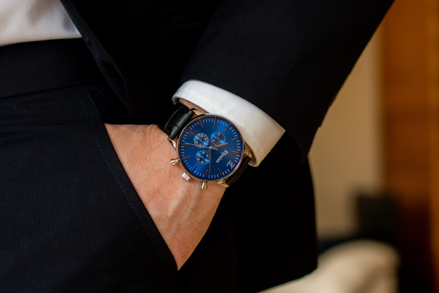 elysian-zilveren-heren-horloge-blauw-plaat-zwart-croco-horlogeband-hand