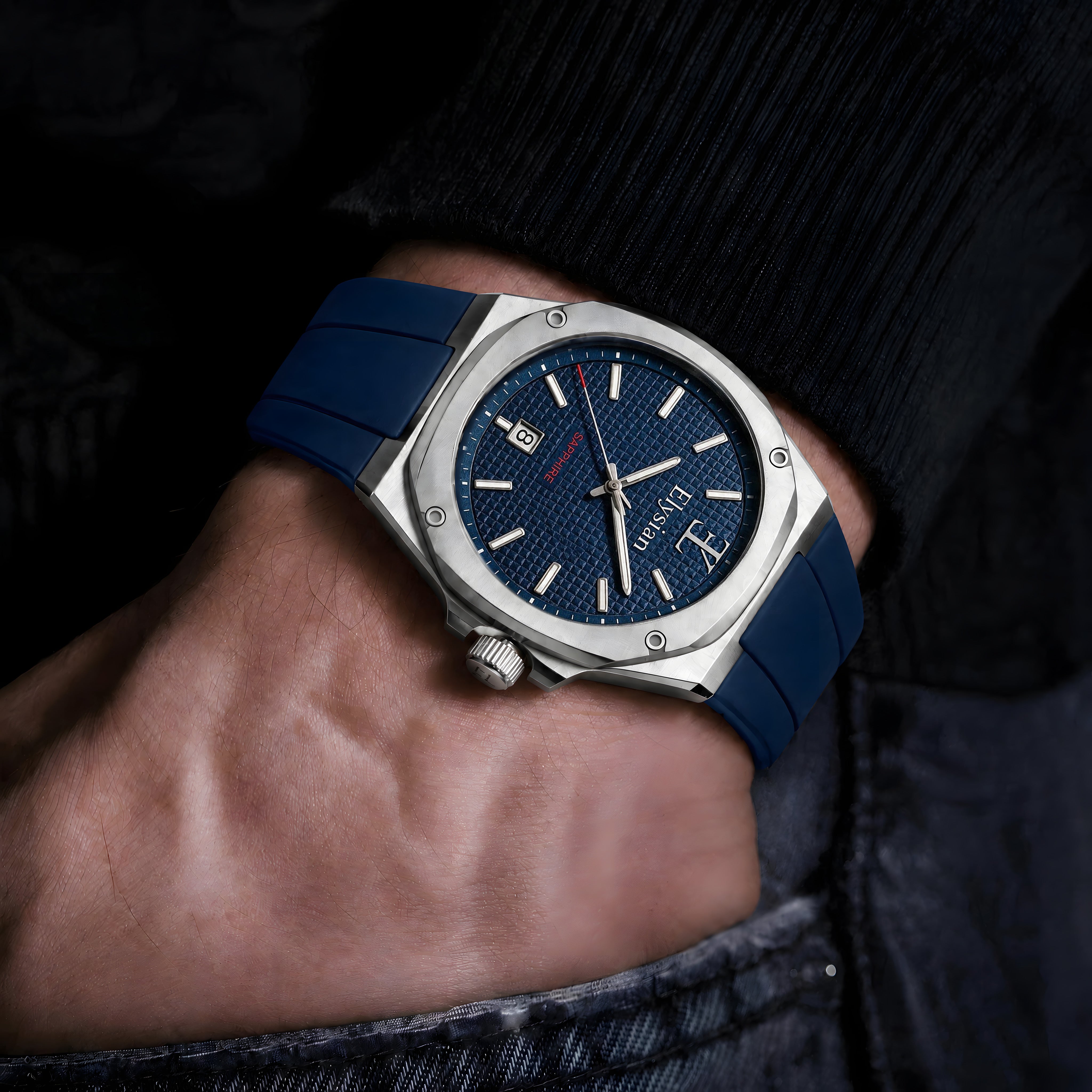 Elysian Octa Blue - Navy Rubber, om de pols, hand in jeanszak
