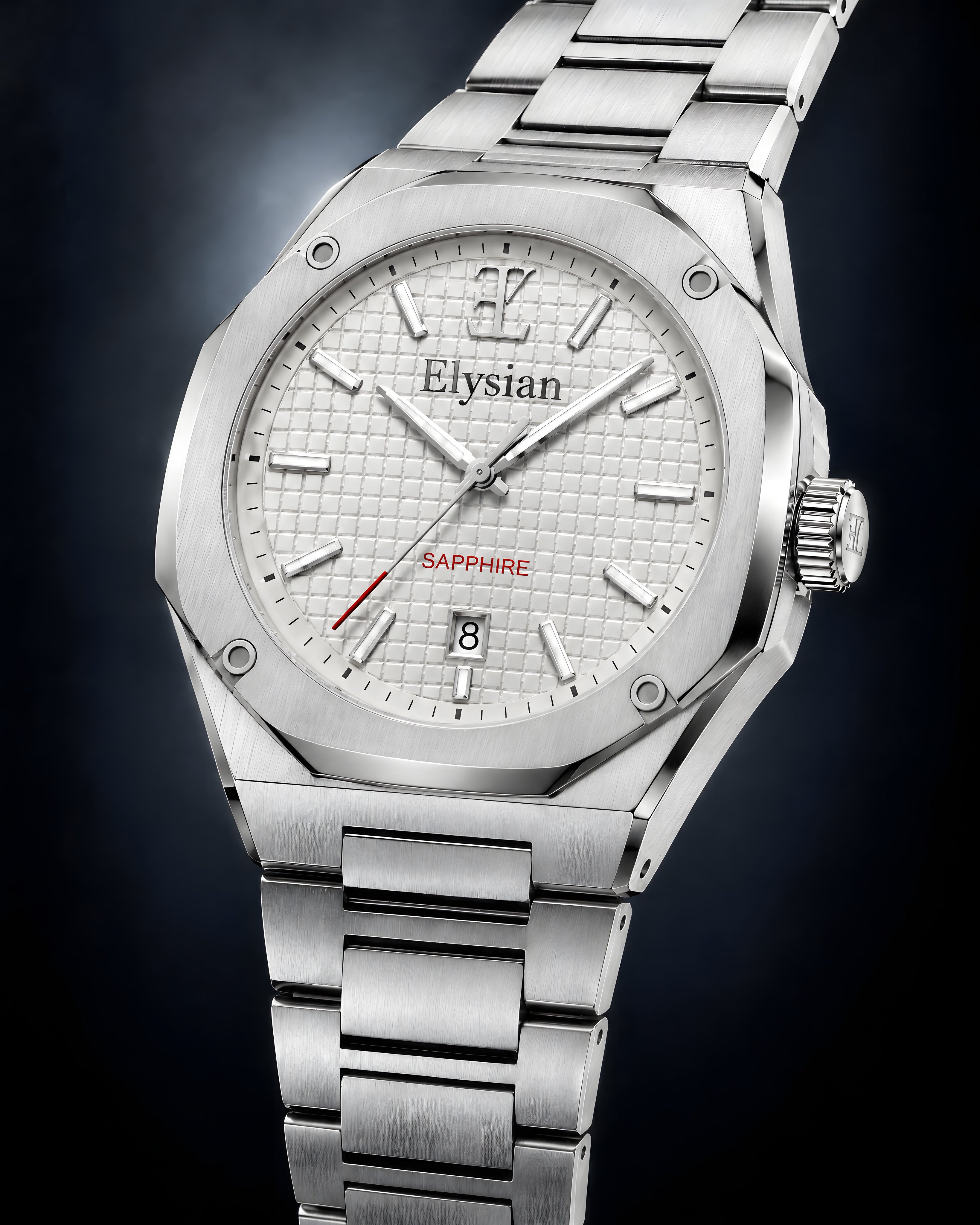 Elysian Octa White - Silver Link, driekwart aanzicht in de studio